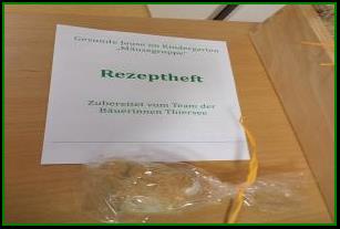 Bild k�nnte enthalten: 7 Personen, Personen, die lachen, Personen, die stehen, Schnee, im Freien und Natur