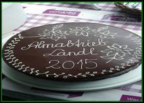 Bild k�nnte enthalten: 7 Personen, Personen, die lachen, Personen, die stehen, Schnee, im Freien und Natur