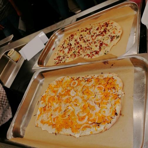 Ist mglicherweise ein Bild von Pizza