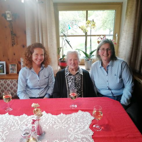 Ist mglicherweise ein Bild von 3 Personen